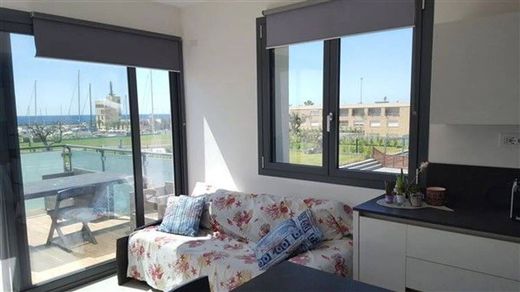 Apartment / Etagenwohnung in Santo Stefano al Mare, Provincia di Imperia