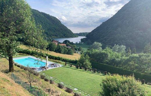 Country House in Canzo, Provincia di Como