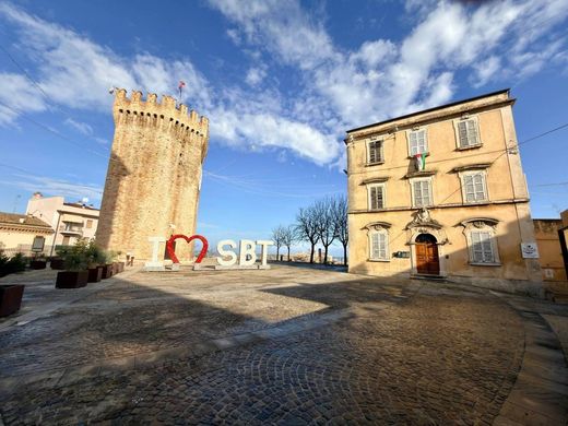 Villa in San Benedetto del Tronto, Ascoli Piceno