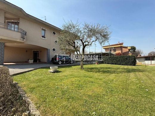 Villa a Seveso, Monza e Brianza
