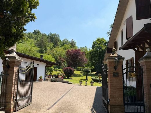 Villa in Monte San Pietro, Bologna