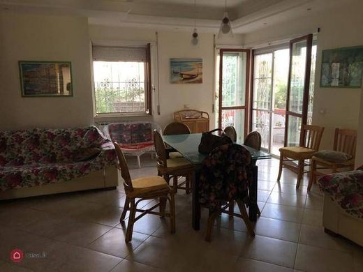 아파트 / Terracina, Provincia di Latina