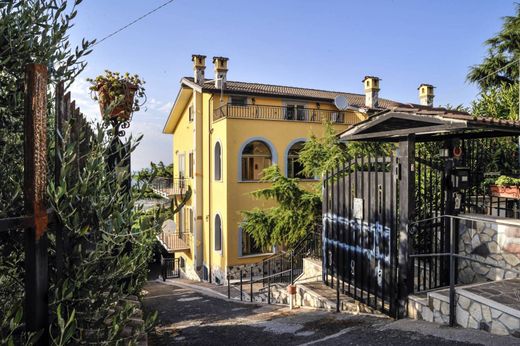 Villa in Colonna, Rome