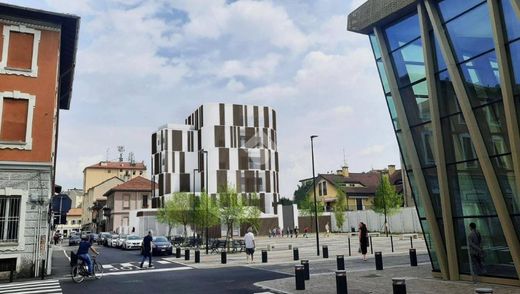 펜트하우스 / Rho, Città metropolitana di Milano