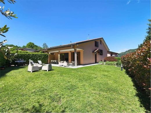 Villa a Lipomo, Como