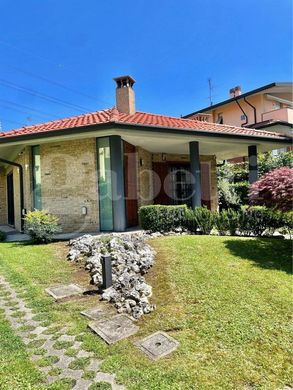 Villa in Senago, Mailand