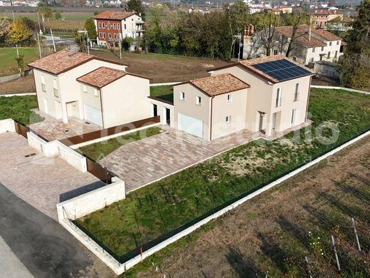 Πολυτελή κατοικία σε Lonigo, Provincia di Vicenza