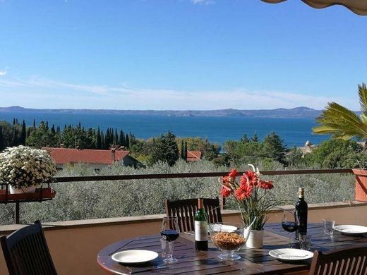 Villa in Lago di Bolsena, Provincia di Viterbo