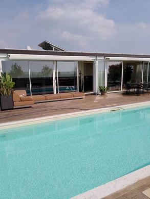 Penthouse Milano, Milano ilçesinde