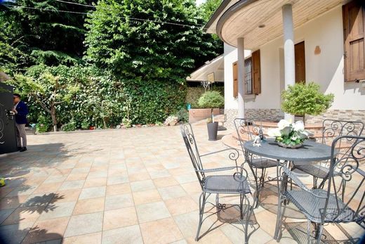 Villa in Reggio nell'Emilia, Provincia di Reggio Emilia