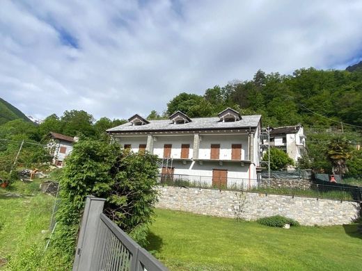 Rijtjeshuis in Domodossola, Verbania