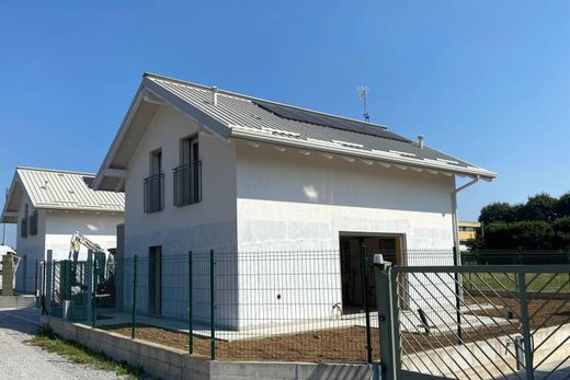 Villa in Giussano, Provincia di Monza e della Brianza