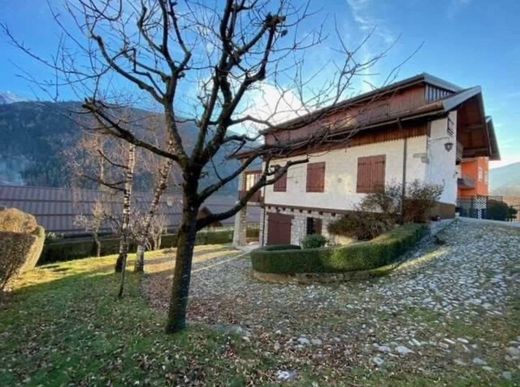 Willa w Vezza d'Oglio, Provincia di Brescia