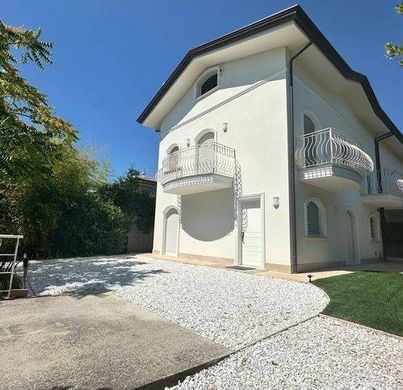 Maison de luxe à Forte dei Marmi, Lucques