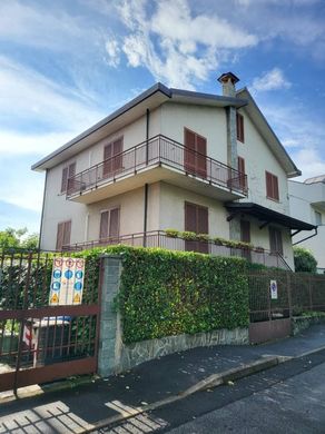 Villa in Settimo Milanese, Milan