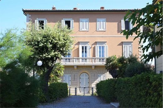 Livorno, Provincia di Livornoのアパートメント