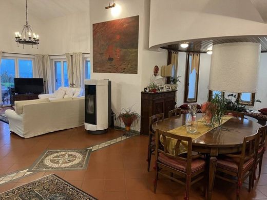 Villa in Massa, Provincia di Massa-Carrara