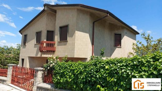 Villa in Isernia, Provincia di Isernia