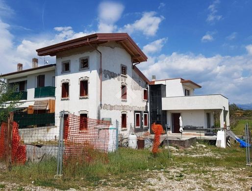 Villa in Pescantina, Provincia di Verona