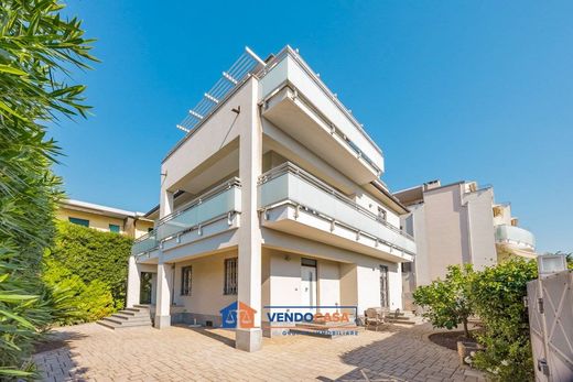 Вилла, Loano, Provincia di Savona