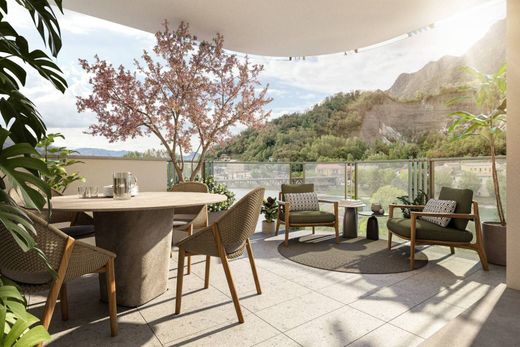 Lecco, Provincia di Leccoのアパートメント