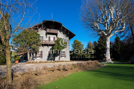 Villa a Besana in Brianza, Monza e Brianza