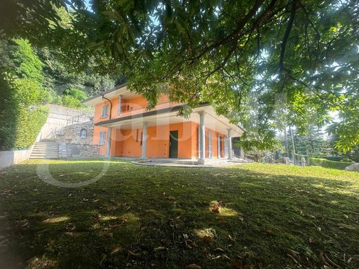 Villa in Longone al Segrino, Provincia di Como