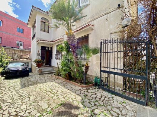 빌라 / Massa di Somma, Napoli