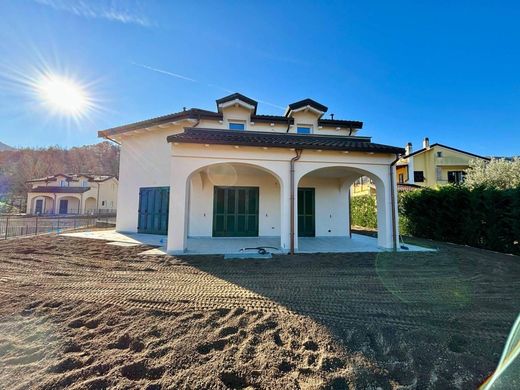 Villa Villanova d'Albenga, Savona ilçesinde