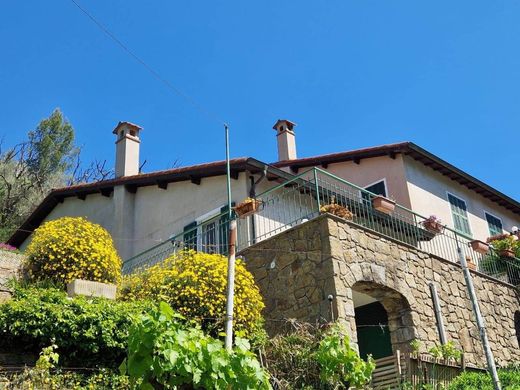 Villa a Apricale, Imperia