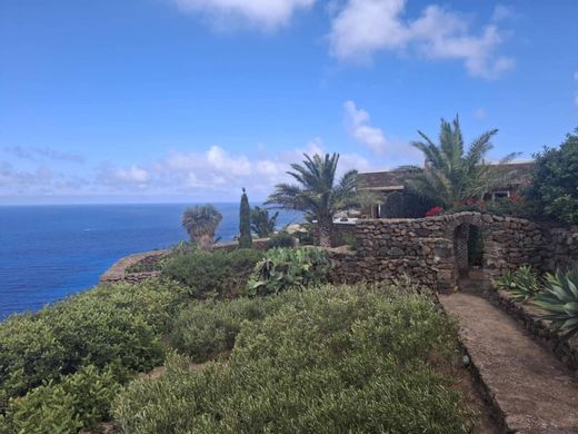 ‏וילה ב  פנטלריה, Trapani