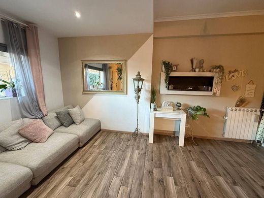 Apartment / Etagenwohnung in Monte Porzio Catone, Rom