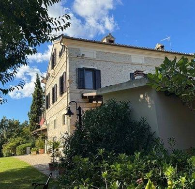 Villa in Massignano, Provincia di Ascoli Piceno