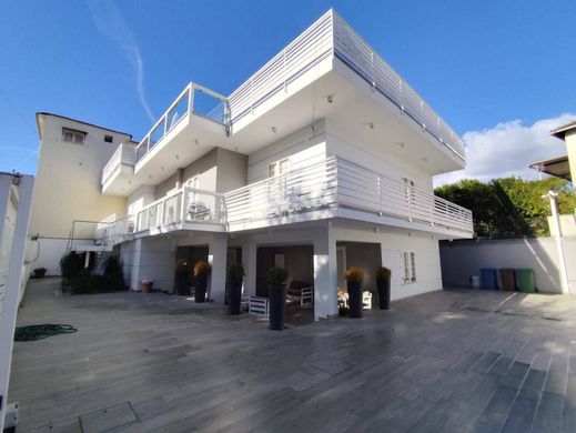 Boscotrecase, Napoliのヴィラ