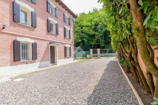 빌라 / Monte San Pietro, Bologna