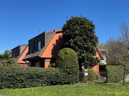 Villa in Arese, Milan