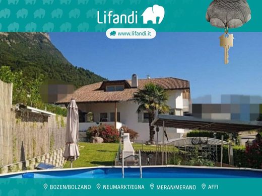 Casa di lusso a Caldaro sulla Strada del Vino, Bolzano