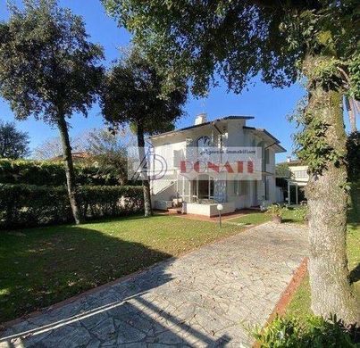 Maison de luxe à Forte dei Marmi, Lucques