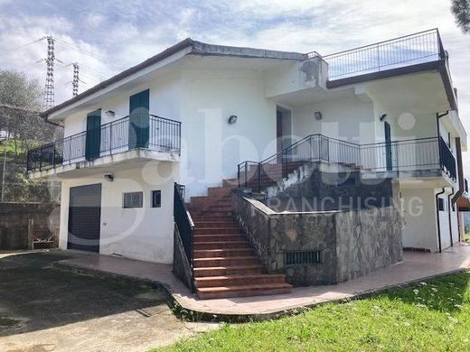 Villa a Olevano sul Tusciano, Salerno