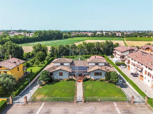 Villa in Reggio nell'Emilia, Provincia di Reggio Emilia