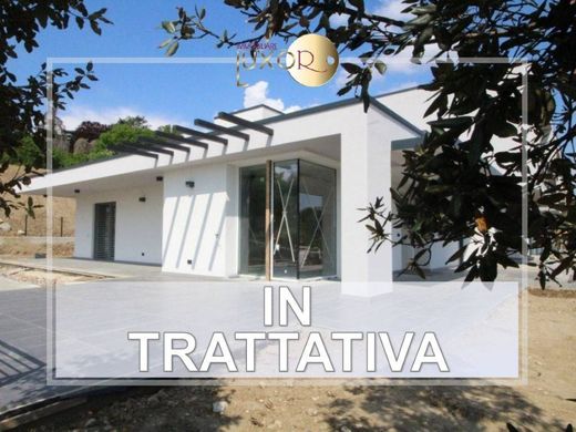 Villa - Casatenovo, Provincia di Lecco