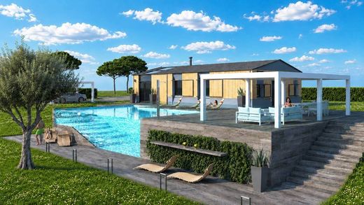 Villa a Montegranaro, Fermo