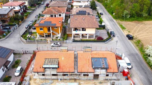 Villa in Cogliate, Province of Monza and Brianza