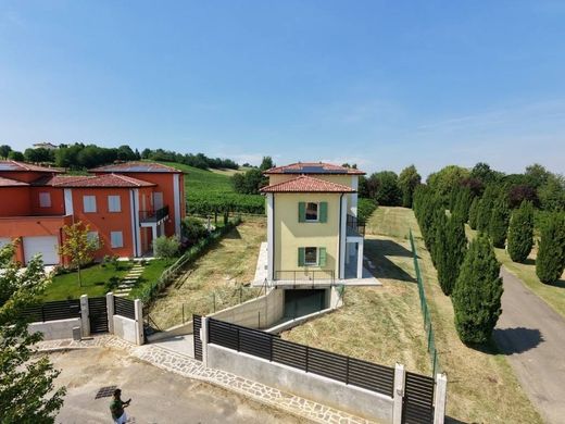 Villa en Castelvetro di Modena, Módena