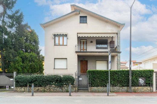 Villa in Cernusco sul Naviglio, Milan