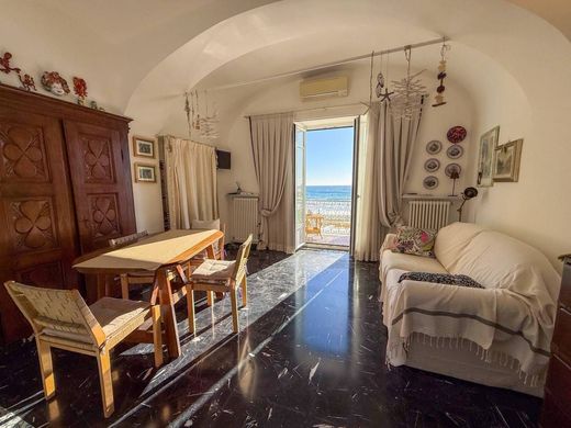 Piso / Apartamento en Alassio, Provincia di Savona