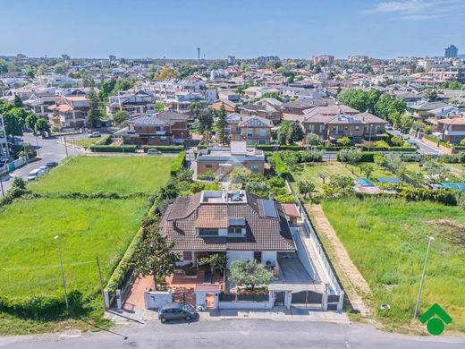 Villa in Latina, Provincia di Latina