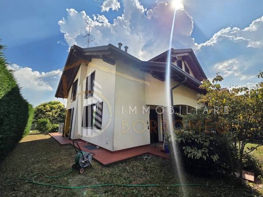 Villa in Misinto, Province of Monza and Brianza