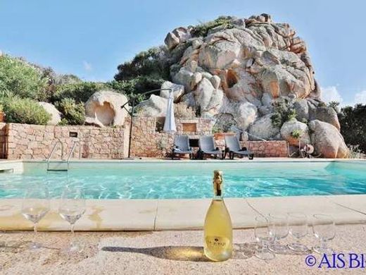 Villa Trinità d'Agultu e Vignola, Sassari ilçesinde
