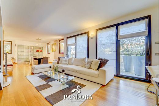 펜트하우스 / Cardano al Campo, Provincia di Varese